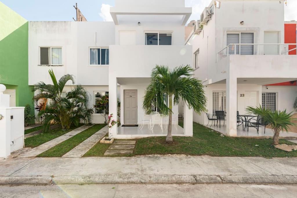 Micro Studio Perfect For Backpackers, Couples, 3 Min Drive To Playa El Nino Cancún Extérieur photo