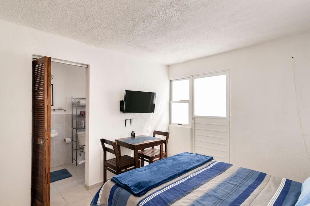 Micro Studio Perfect For Backpackers, Couples, 3 Min Drive To Playa El Nino Cancún Extérieur photo