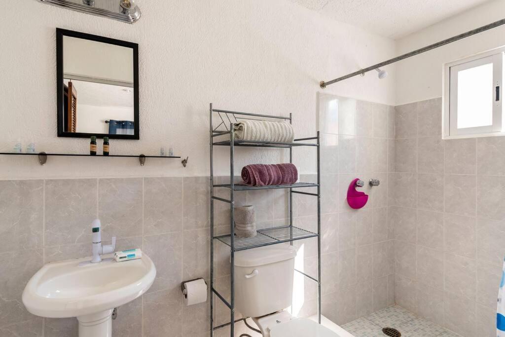 Micro Studio Perfect For Backpackers, Couples, 3 Min Drive To Playa El Nino Cancún Extérieur photo