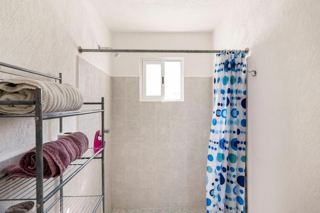 Micro Studio Perfect For Backpackers, Couples, 3 Min Drive To Playa El Nino Cancún Extérieur photo