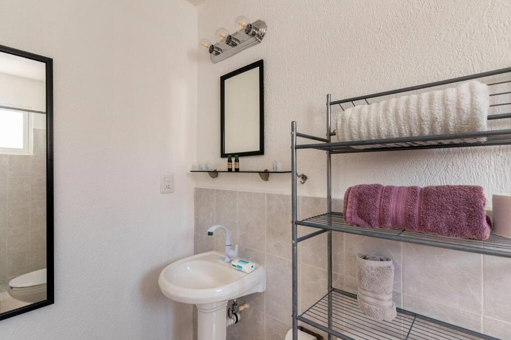 Micro Studio Perfect For Backpackers, Couples, 3 Min Drive To Playa El Nino Cancún Extérieur photo